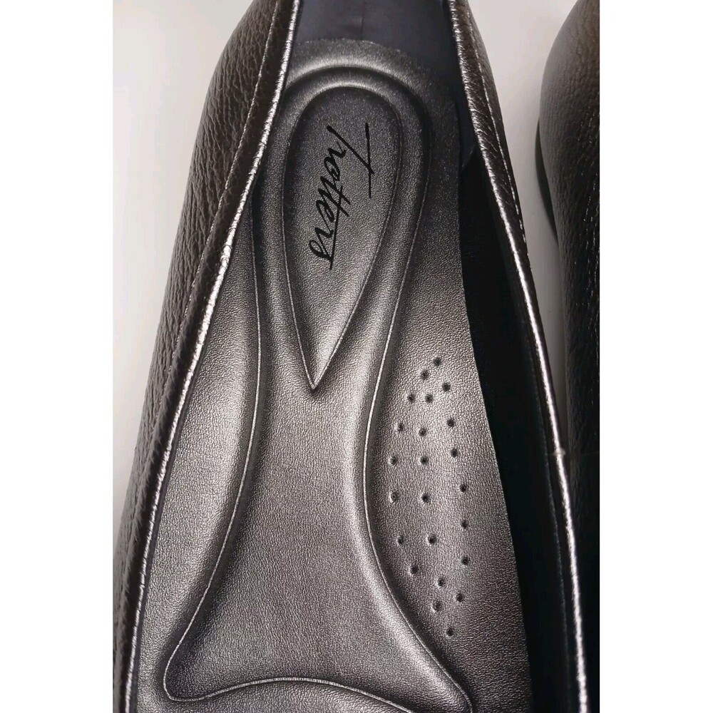 NIB Trotters Sz 10.5 W Sizzle Metallic Leather Metal Buckle Comfort Ballet Flat - Picture 8 of 16